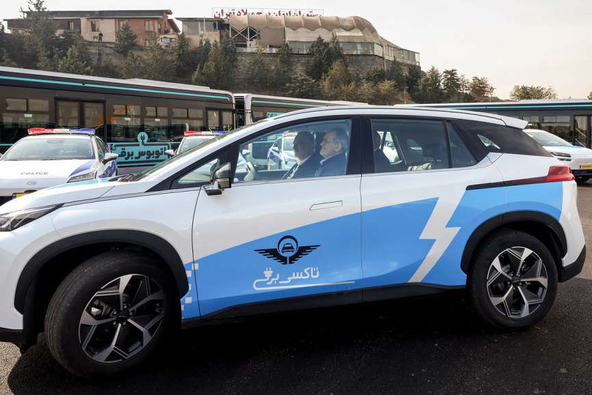 شهرداری تهران و بابک زنجانی بدون مجوز به تاکسی اینترنتی وارد شدند؟