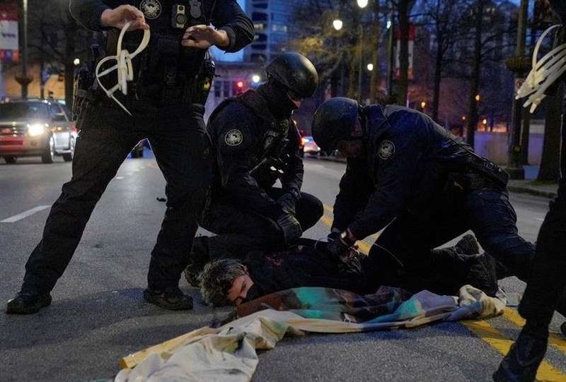 آمار وحشتناک حقوق بشر آمریکایی فقط در یکسال؛ پلیس فقط 2روز آدم نکشت!