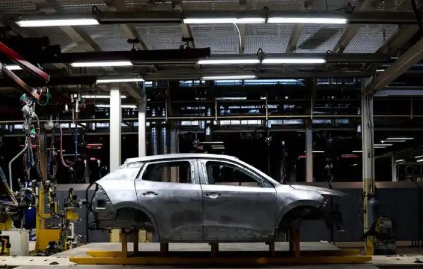 خودروسازان بدون مجوز حق افزایش قیمت ندارند