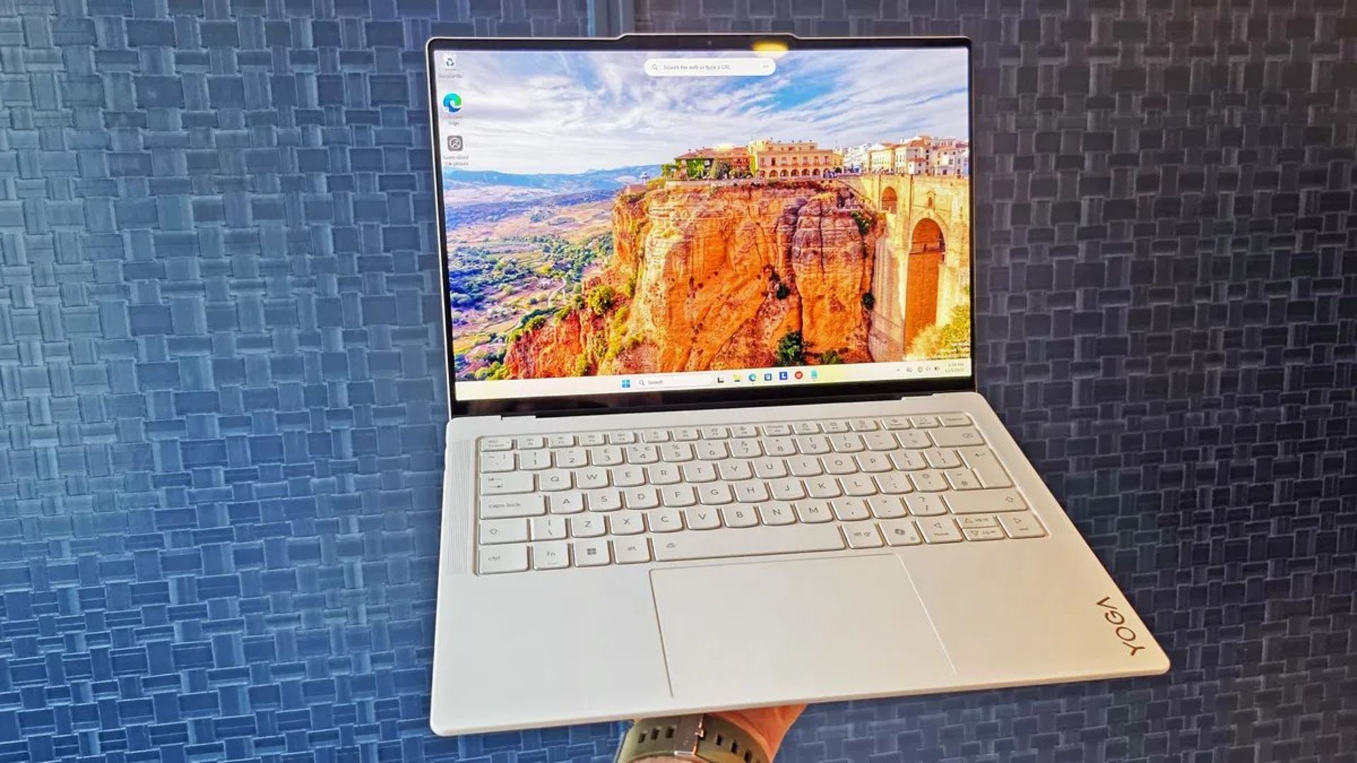 لپ تاپ Yoga Slim 7i Ultra Aura Edition لنوو