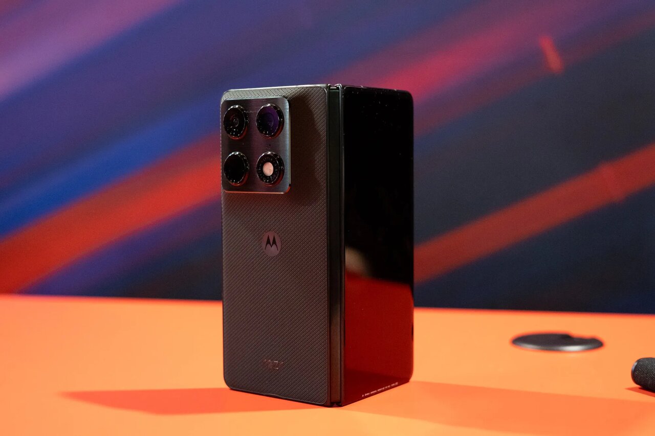 رونمایی از گوشی تاشو کتابی Razr Fold موتورولا