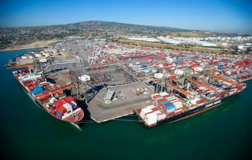 رشد ۹۳ درصدی واردات کالای اساسی از مسیر بندر شهید رجایی/ یک میلیون تُن کالا وارد شد