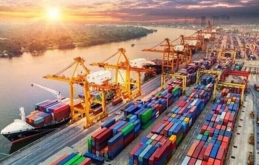 بنادر و گمرکات به صورت شبانه روزی فعال هستند